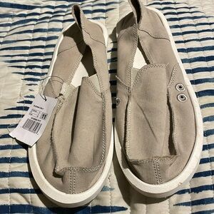 Sanuk Size 11